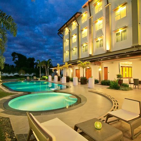 The Harvest Hotel Managed By Hii Cabanatuan City Exterior photo