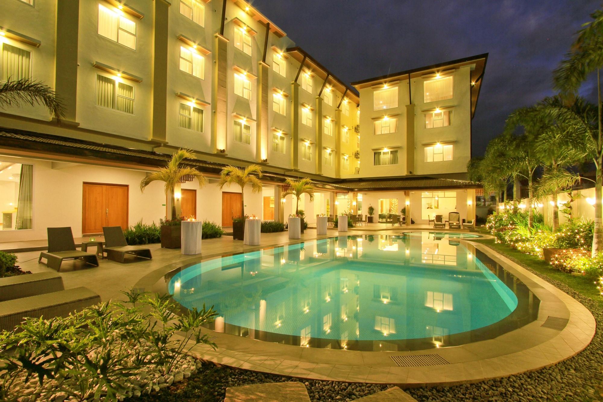 The Harvest Hotel Managed By Hii Cabanatuan City Exterior photo