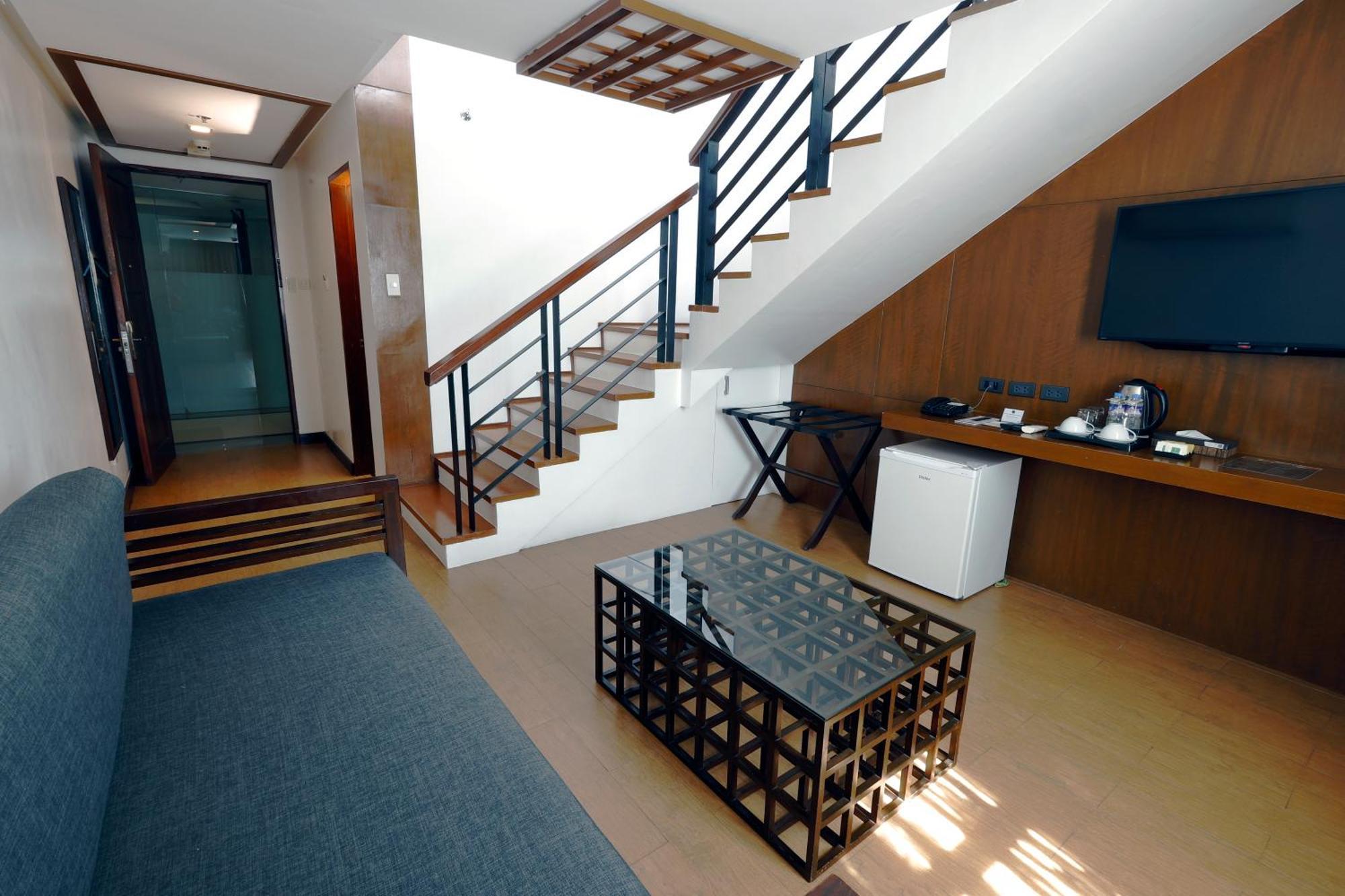 The Harvest Hotel Managed By Hii Cabanatuan City Exterior photo