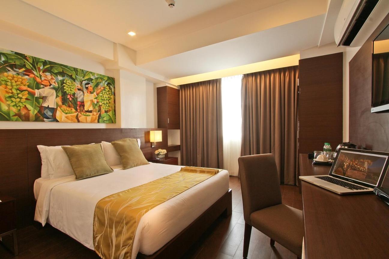 The Harvest Hotel Managed By Hii Cabanatuan City Exterior photo
