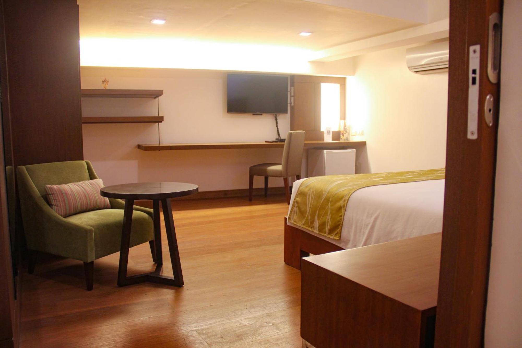 The Harvest Hotel Managed By Hii Cabanatuan City Exterior photo