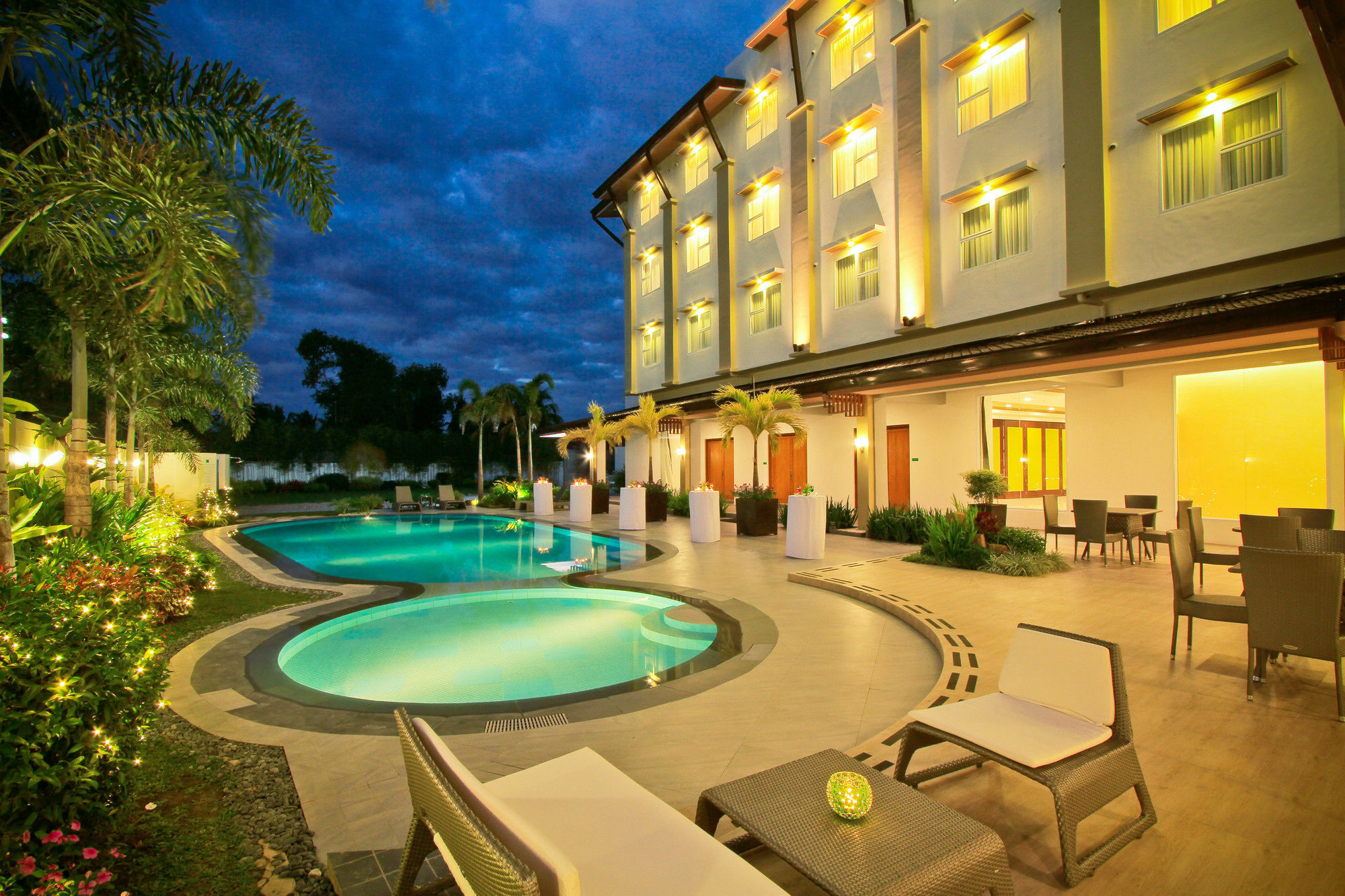 The Harvest Hotel Managed By Hii Cabanatuan City Exterior photo